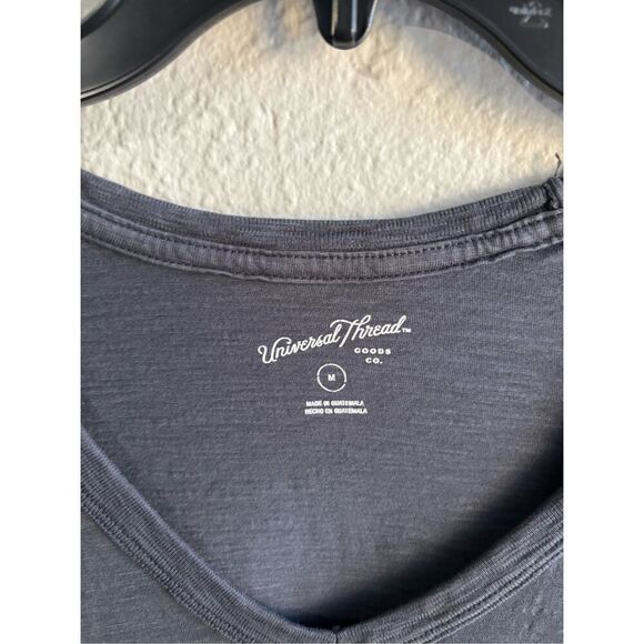 ❤️Universal Thread V-Neck Tee - Picture 2 of 4